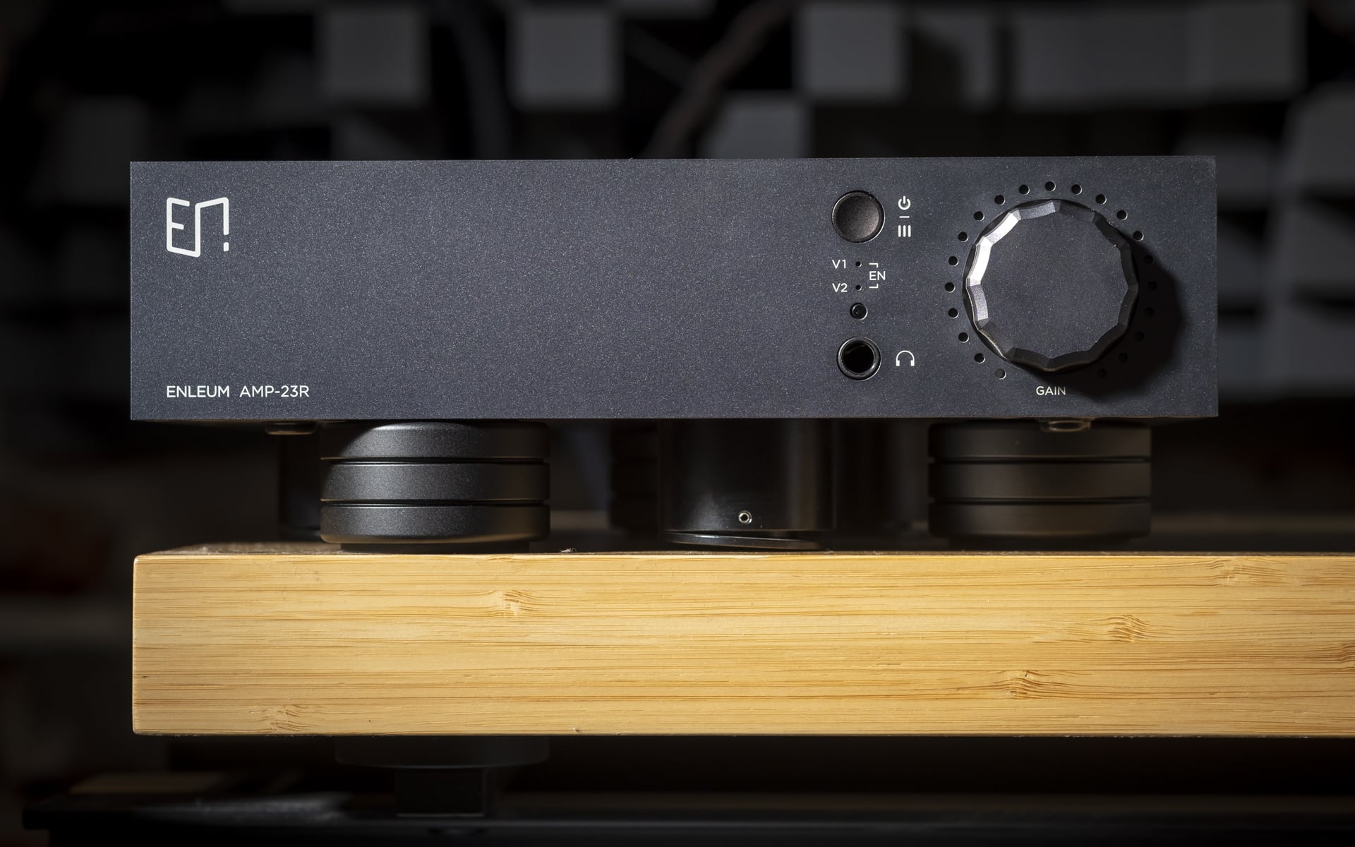 Amplifier on a wooden shelf supported by AUVA EQ isolators